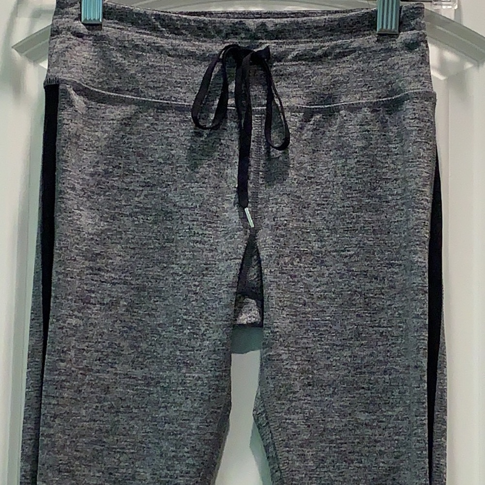 FOREVER 21 SIZE XS LEGGINGS - Picture 2 of 11